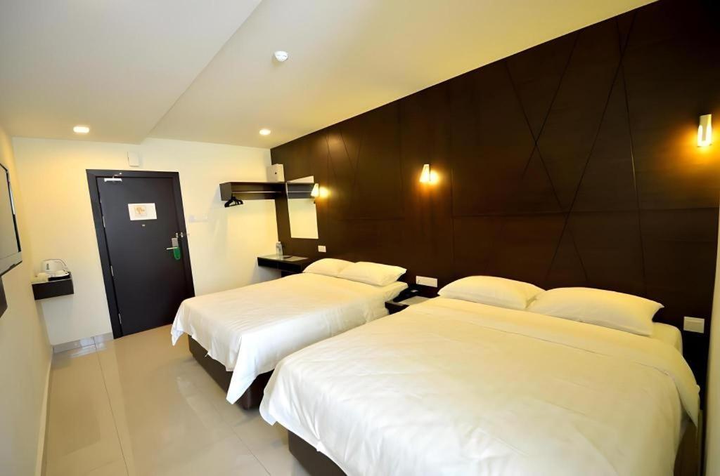 Cathay Hotel Kota Kinabalu Exterior photo