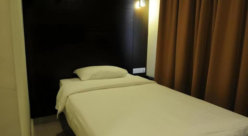 Cathay Hotel Kota Kinabalu Exterior photo
