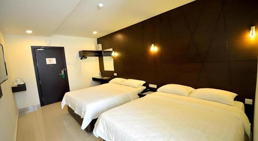 Cathay Hotel Kota Kinabalu Exterior photo